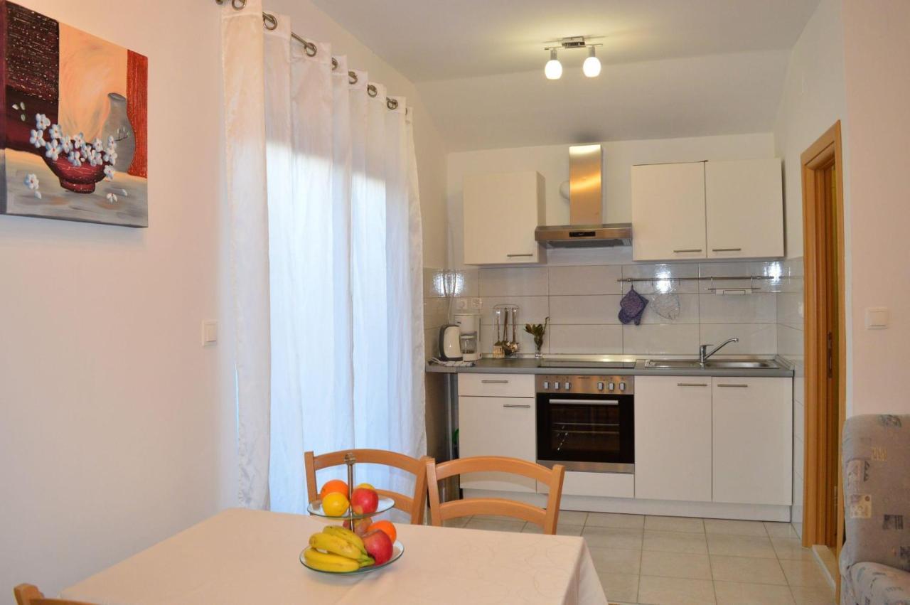 Apartments Vilim Tisno Exterior foto