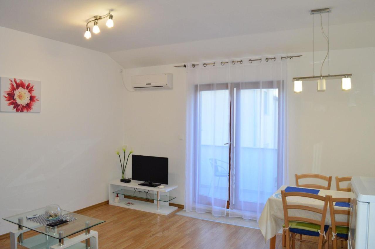 Apartments Vilim Tisno Exterior foto
