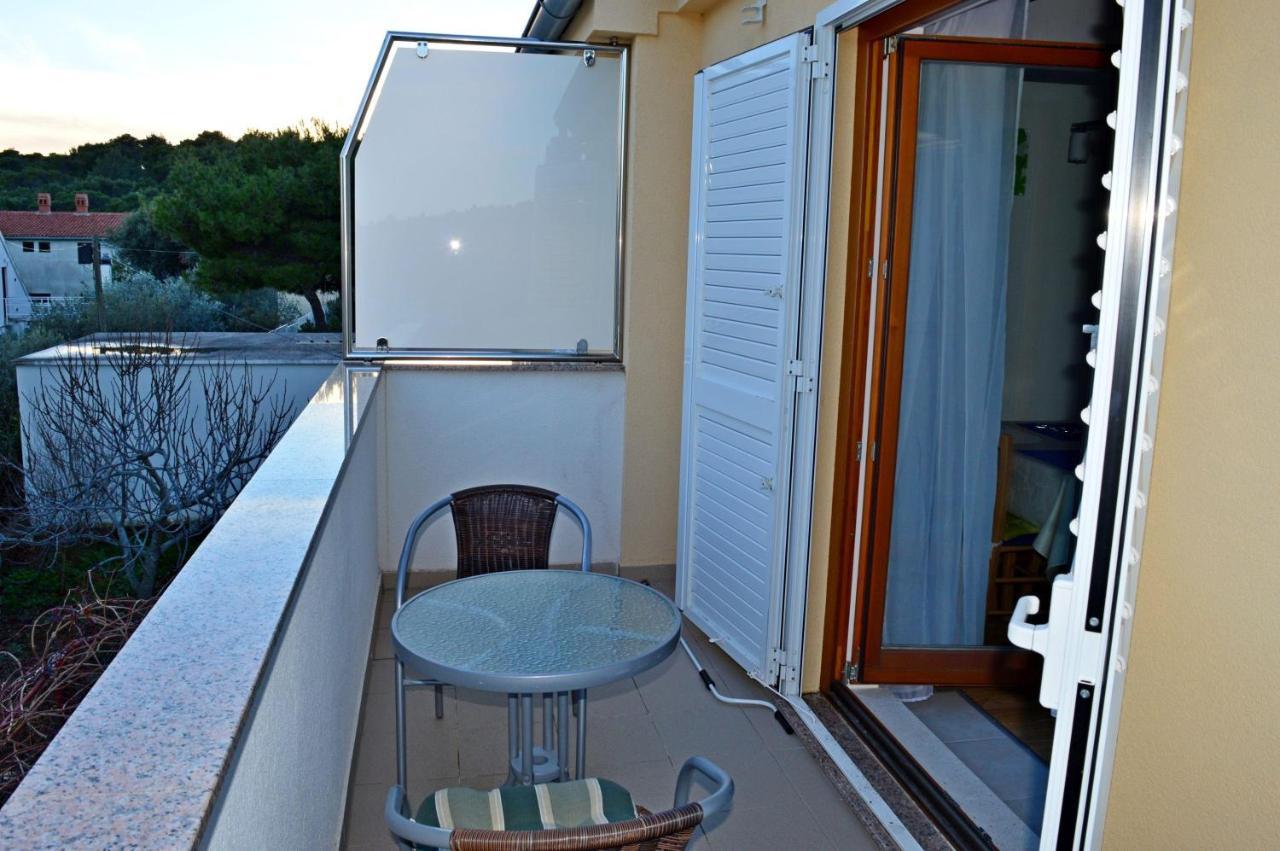 Apartments Vilim Tisno Exterior foto