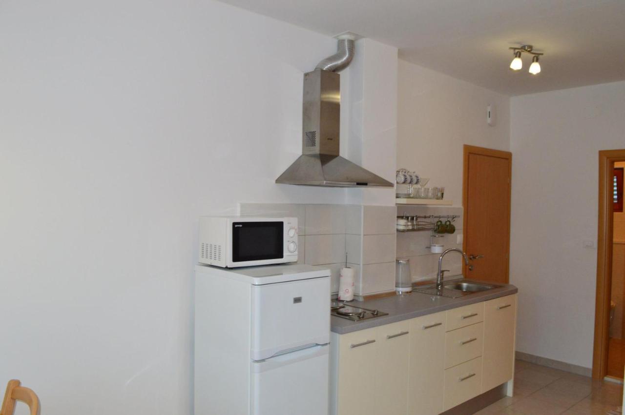 Apartments Vilim Tisno Exterior foto