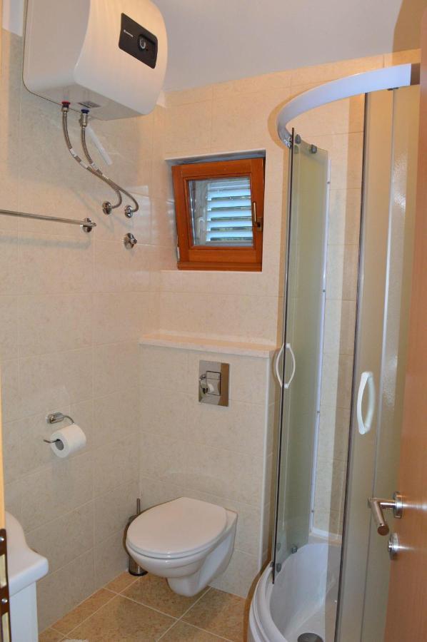 Apartments Vilim Tisno Exterior foto